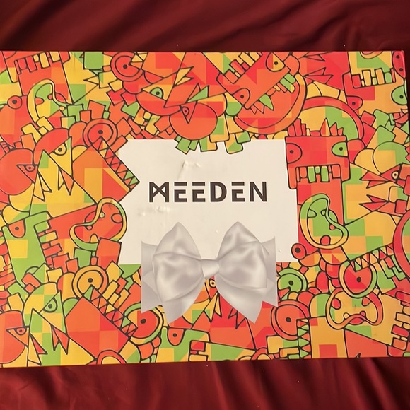 Meeden acrylic paint set never used